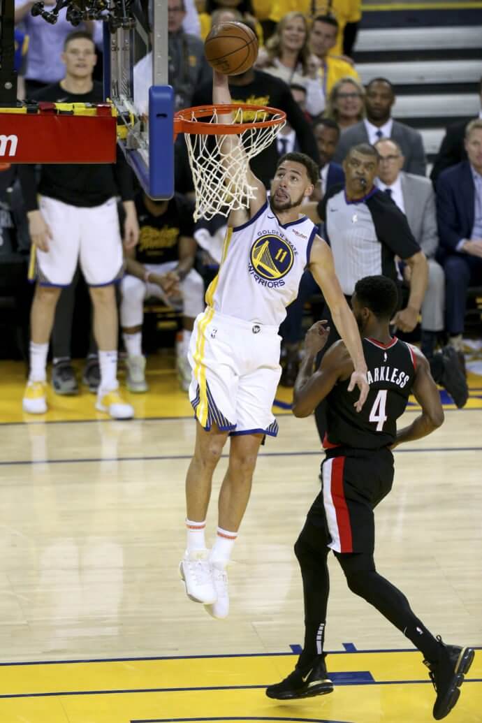 Golden State Warriors guard Klay Thompson dunks the ball in front of Portland Trail Blazers forward Maurice Harkless