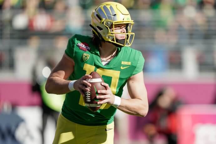 Oregon Ducks quarterback Justin Herbert 